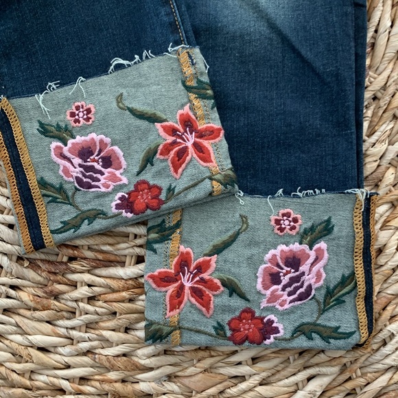 Driftwood Colette Embroidered Cuff Crop Jean - Picture 11 of 13